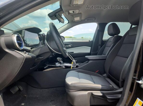 KL77LHEP5SC249063 2025 CHEVROLET TRAX Black Widok wnętrza z przodu