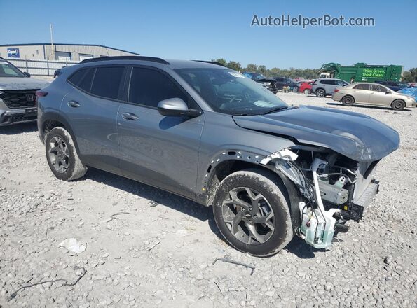KL77LHEP5SC307849 2025 CHEVROLET TRAX Gray Front right