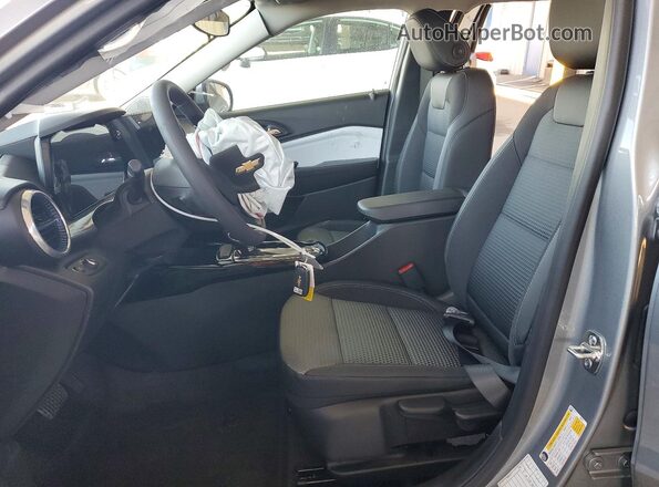 KL77LHEP5TC189500 2026 CHEVROLET TRAX Gray Widok wnętrza z przodu