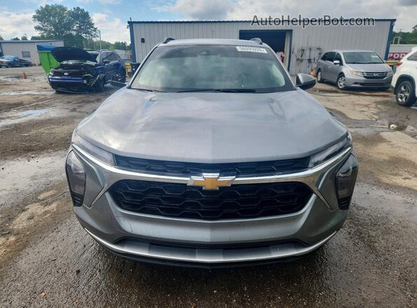 KL77LHEP6SC098251 2025 CHEVROLET TRAX Silver Դիմացի տեսք