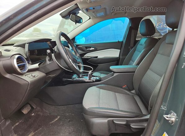KL77LHEP6SC149182 2025 CHEVROLET TRAX Gray Widok wnętrza z przodu