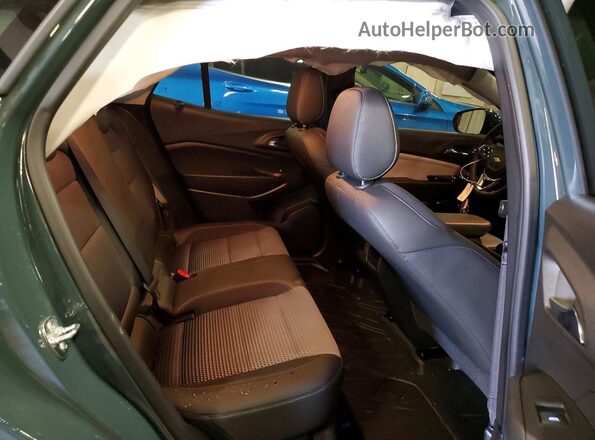 KL77LHEP6SC331013 2025 CHEVROLET TRAX Gray Vista interior trasera