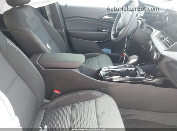 KL77LHEP6TC083086 2026 CHEVROLET TRAX White Front interior view