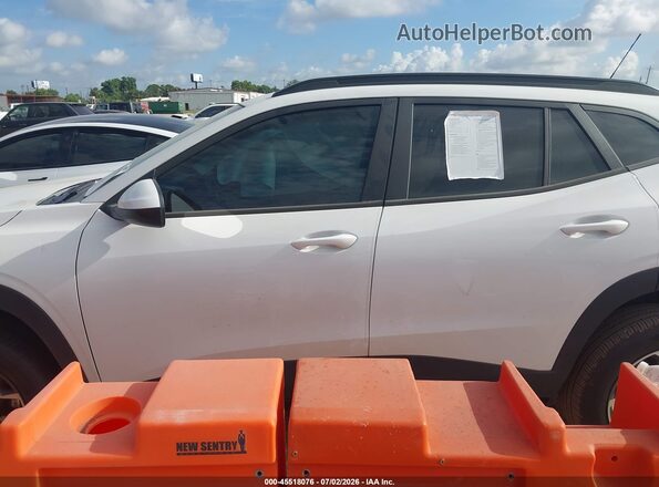 KL77LHEP6TC083086 2026 CHEVROLET TRAX White 360 interior view