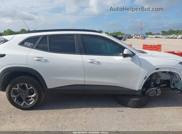 KL77LHEP6TC083086 2026 CHEVROLET TRAX White Rear interior view