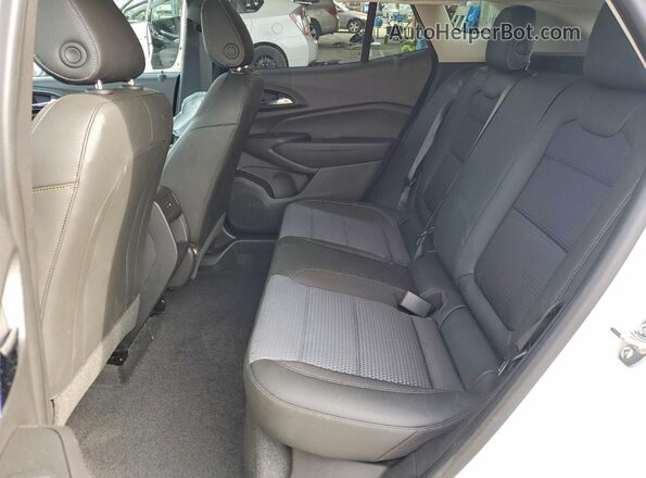 KL77LHEP7SC141494 2025 CHEVROLET TRAX White Vista interior trasera