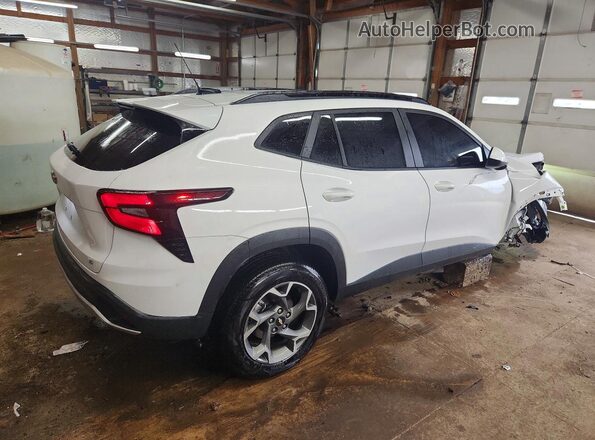 KL77LHEP7SC182904 2025 CHEVROLET TRAX White Trasero derecho