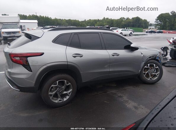 KL77LHEP7SC229316 2025 CHEVROLET TRAX Серебряный Вид щитка приборов