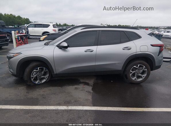 KL77LHEP7SC229316 2025 CHEVROLET TRAX Серебряный Вид задней части салона