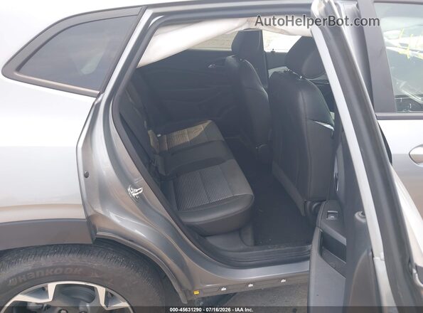 KL77LHEP7SC229641 2025 CHEVROLET TRAX Silver VIN կոդի պիտակի տեսք