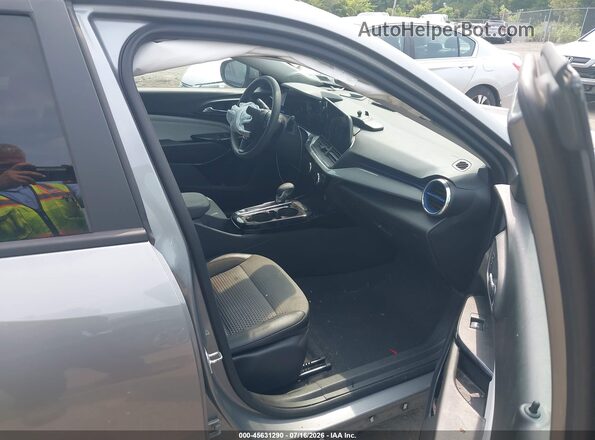 KL77LHEP7SC229641 2025 CHEVROLET TRAX Silver Սալոնի դիմացի տեսք