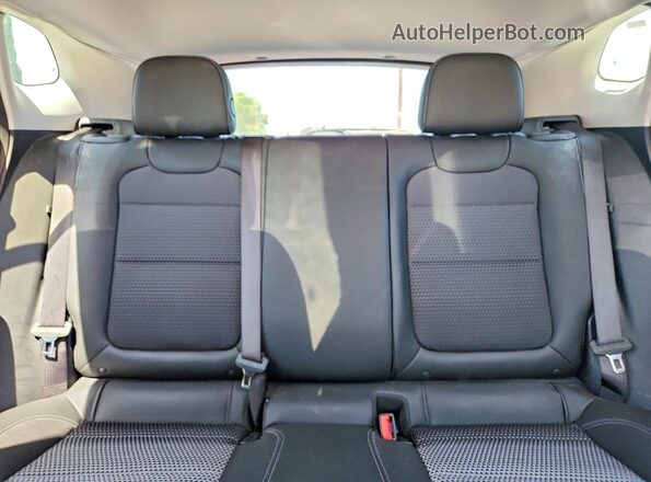 KL77LHEP7SC240929 2025 CHEVROLET TRAX Red Widok tylnych siedzeń