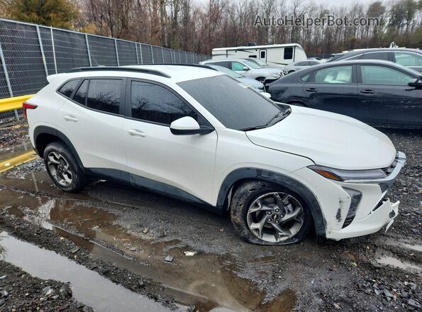 KL77LHEP7SC273140 2025 CHEVROLET TRAX White Delantero derecho
