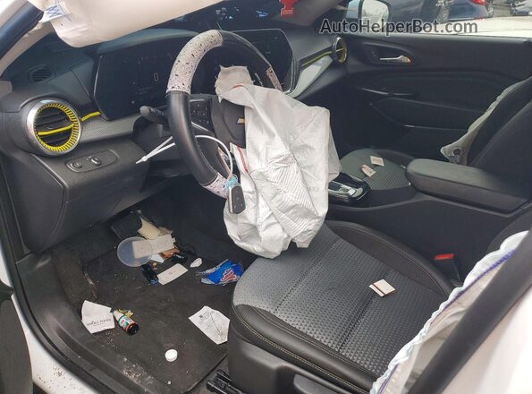 KL77LHEP7SC273140 2025 CHEVROLET TRAX White Vista interior delantera