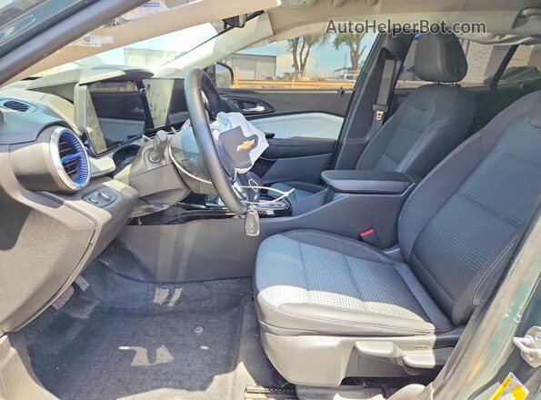 KL77LHEP7SC341193 2025 CHEVROLET TRAX Green Вид салону спереду