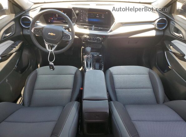 KL77LHEP7TC043180 2026 CHEVROLET TRAX Black Առջևի վահանակի տեսք