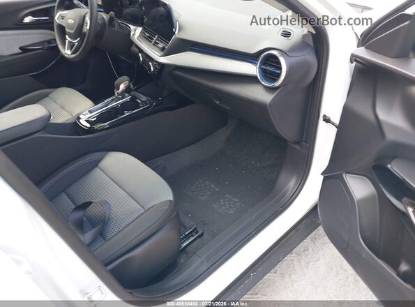 KL77LHEP8TC117366 2026 CHEVROLET TRAX White Widok wnętrza z przodu