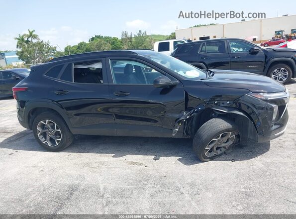 KL77LHEP9SC273527 2025 CHEVROLET TRAX Черный Вид задней части салона