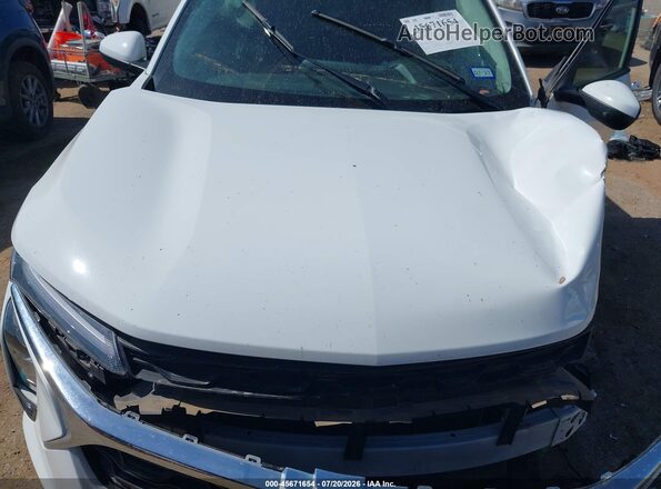 KL77LHEP9SC279490 2025 CHEVROLET TRAX White Սալոնի հետևի տեսք