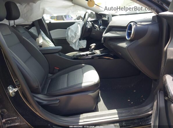 KL77LHEP9SC294264 2025 CHEVROLET TRAX Черный Вид салона спереди