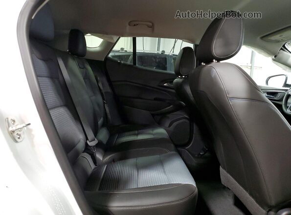 KL77LHEP9TC031340 2026 CHEVROLET TRAX White უკანა სალონის ხედი