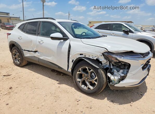 KL77LHEP9TC110121 2026 CHEVROLET TRAX White Передня права чверть