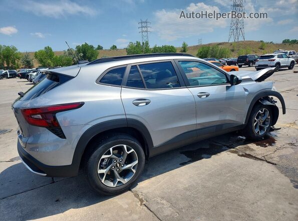 KL77LHEPXSC009300 2025 CHEVROLET TRAX Silver Հետևի աջ