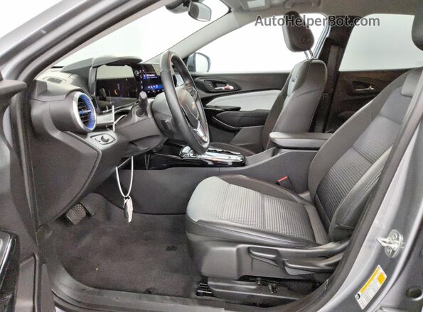 KL77LHEPXSC170097 2025 CHEVROLET TRAX Gray Սալոնի դիմացի տեսք
