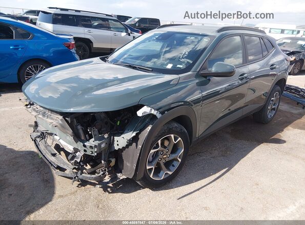 KL77LHEPXSC205009 2025 CHEVROLET TRAX Зеленый Передняя левая четверть