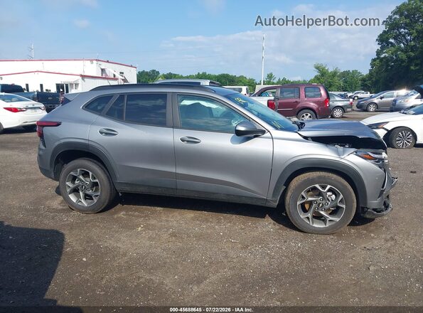 KL77LHEPXSC223817 2025 CHEVROLET TRAX Gray Widok zestawu wskaźników