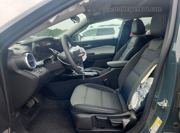 KL77LHEPXTC032464 2026 CHEVROLET TRAX Teal წინა სალონის ხედი