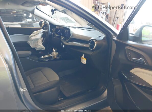 KL77LHEPXTC106305 2026 CHEVROLET TRAX Серый Вид салона спереди