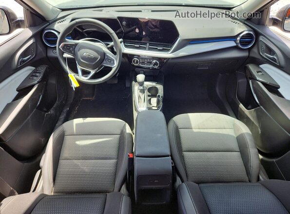 KL77LHEPXTC151308 2026 CHEVROLET TRAX Серый Вид панели приборов