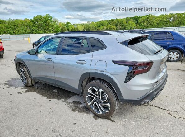 KL77LJE23RC228802 2024 CHEVROLET TRAX Silver Հետևի ձախ