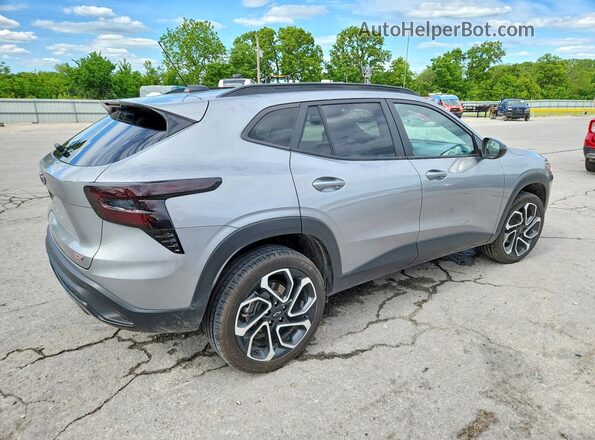 KL77LJE23RC228802 2024 CHEVROLET TRAX Silver Հետևի աջ