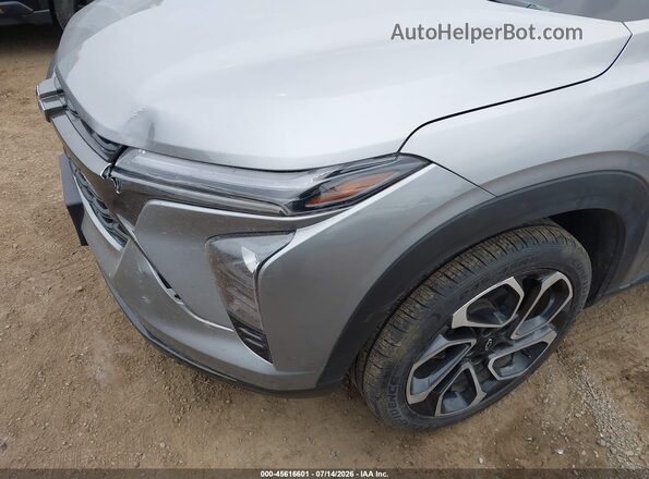 KL77LJE25RC089708 2024 CHEVROLET TRAX Серебряный Вид спереди
