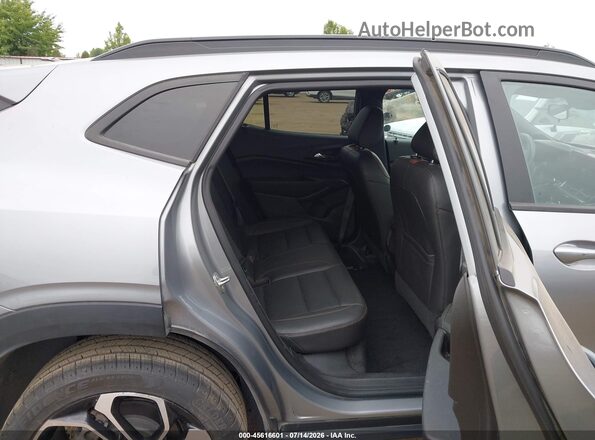 KL77LJE25RC089708 2024 CHEVROLET TRAX Серебряный Вид наклейки с VIN-кодом