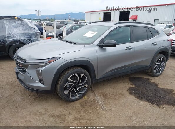 KL77LJE25RC089708 2024 CHEVROLET TRAX Серебряный Передняя левая четверть