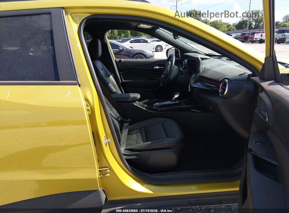 KL77LJE26RC016072 2024 CHEVROLET TRAX Yellow წინა სალონის ხედი