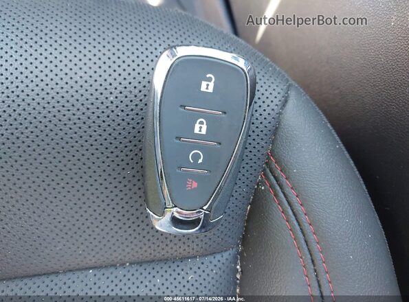 KL77LJE27RC047427 2024 CHEVROLET TRAX Red Widok deski rozdzielczej