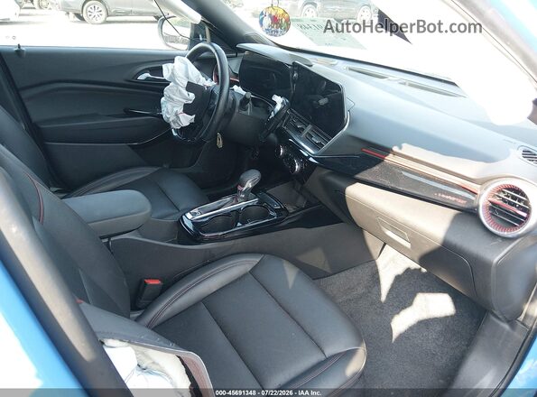 KL77LJE27RC103883 2024 CHEVROLET TRAX Blue წინა სალონის ხედი