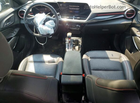 KL77LJE29RC060082 2024 CHEVROLET TRAX Черный Вид панели приборов