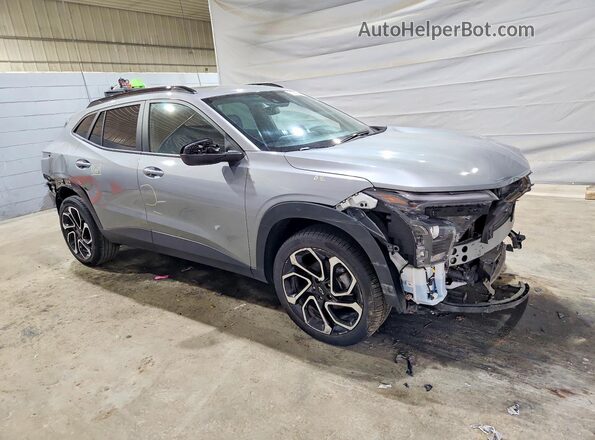 KL77LJE29RC223796 2024 CHEVROLET TRAX Silver Delantero derecho