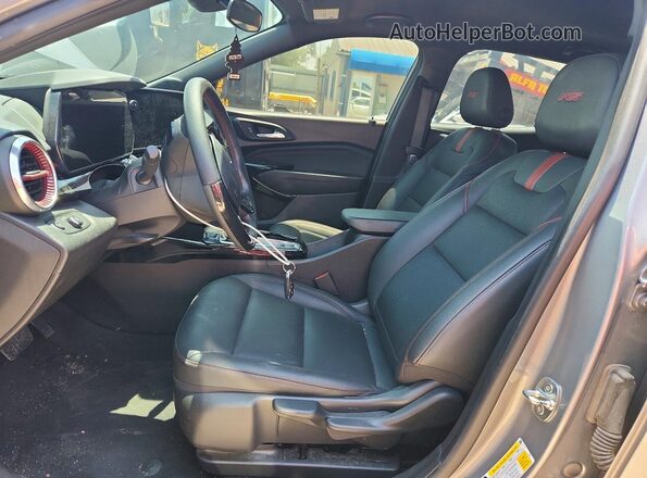 KL77LJE2XRC050970 2024 CHEVROLET TRAX Gray Vista interior delantera