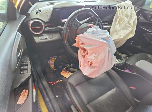 KL77LJEP0SC052308 2025 CHEVROLET TRAX Yellow Dashboard view