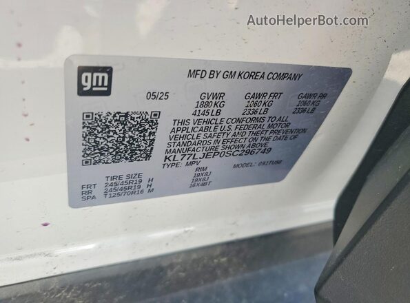 KL77LJEP0SC296749 2025 CHEVROLET TRAX White Widok naklejki z numerem VIN