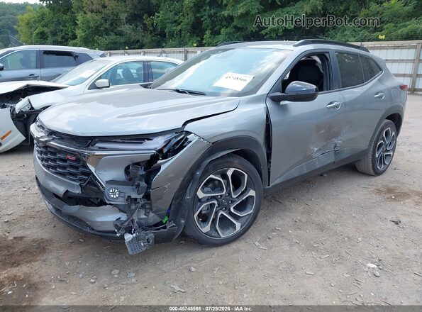 KL77LJEP1TC004284 2026 CHEVROLET TRAX Gray Вид спереду