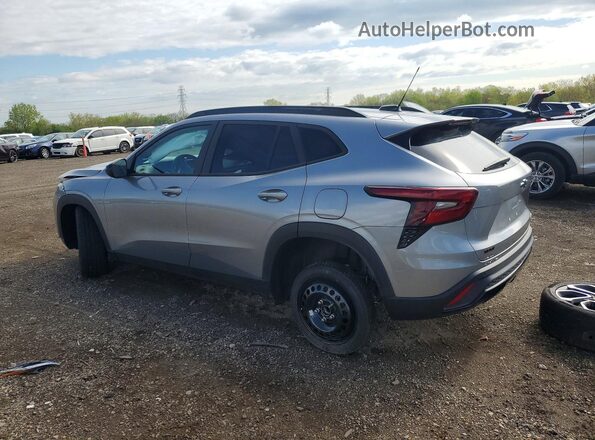 KL77LJEP1TC104806 2026 CHEVROLET TRAX Gray უკანა მარცხენა