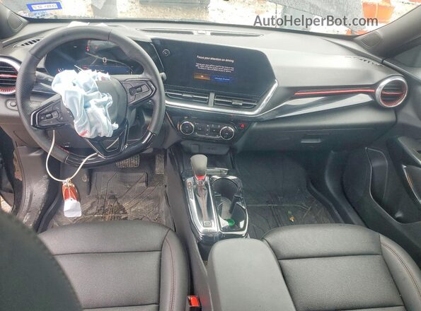 KL77LJEP2SC322543 2025 CHEVROLET TRAX Black Առջևի վահանակի տեսք