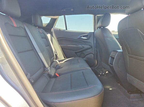 KL77LJEP2TC070410 2026 CHEVROLET TRAX Silver Vista de los asientos traseros